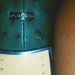 Never worn Gucci loafers